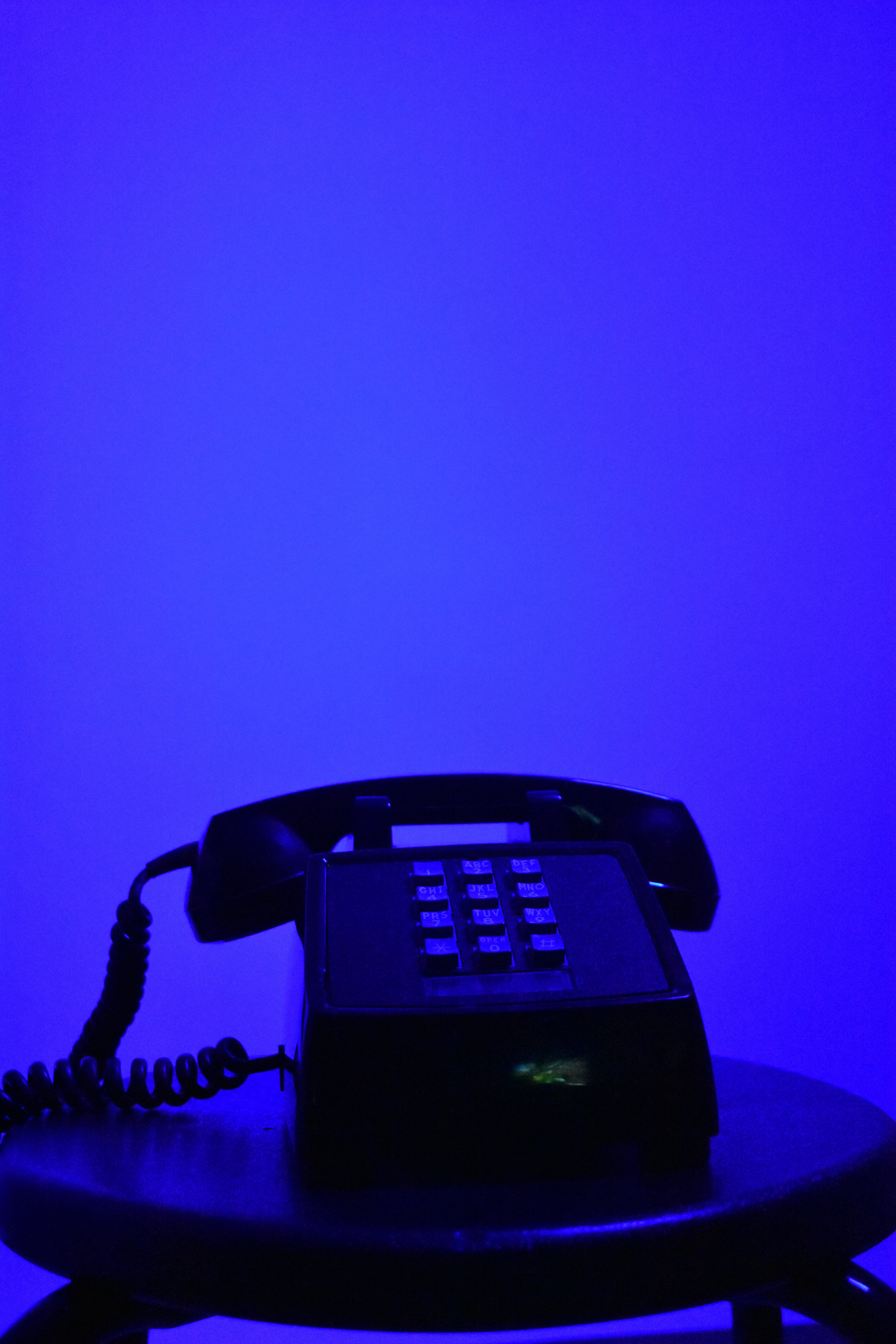 telefono fisso blu.jpg